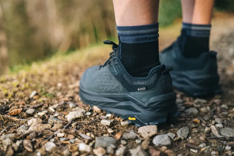 Altra Mens Olympus 6 Hike Low GTX Shoes - Black